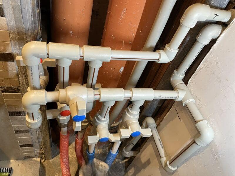 Водопроводчик в Обеля извършва аварийни ВИК услуги